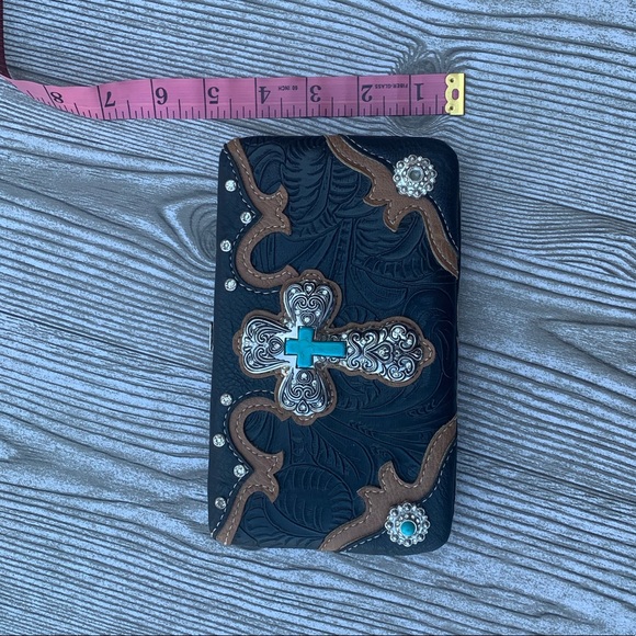 Boutique Wallet with Turquoise Stones and Cross - Picture 5 of 6